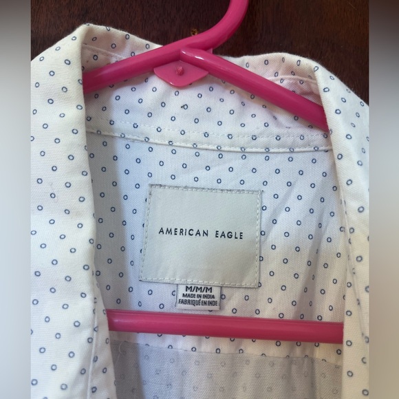 ❌SOLD❌American Eagle , White with Blue Polka Dots, Short Sleeve Button Up. - Picture 2 of 4